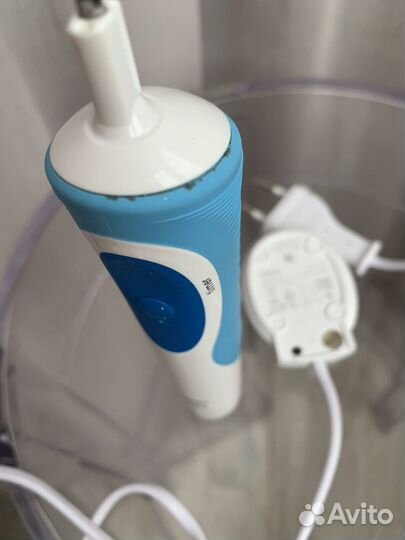 Зубная щетка электрическая Braun oral b