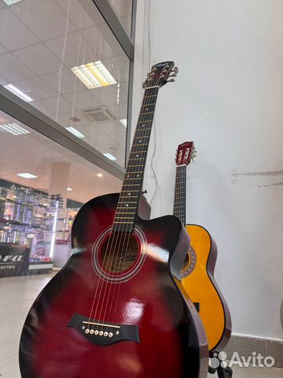 Акустическая гитара