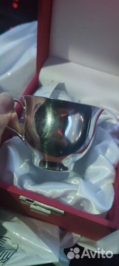 Серебряная чашка