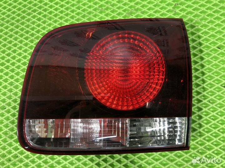 Фонарь крышки багажника правый Volkswagen Touareg