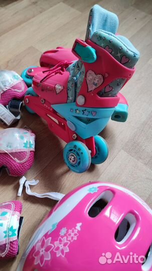 Роликовые коньки с комплектом защиты