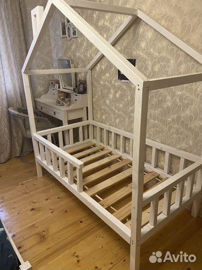 Кроватка домик