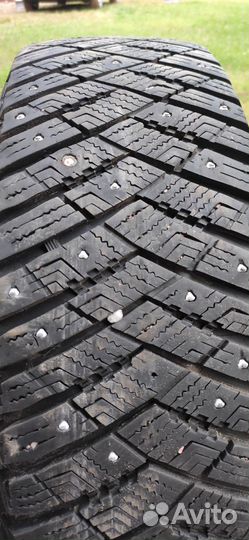 Goodyear UltraGrip Ice Arctic SUV 215/65 R17 99T