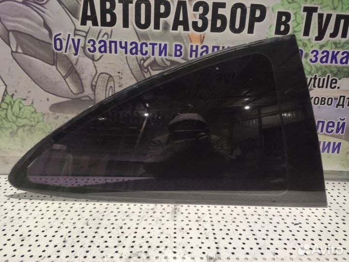 Стекло глухое заднее правое Mercedes-Benz W208
