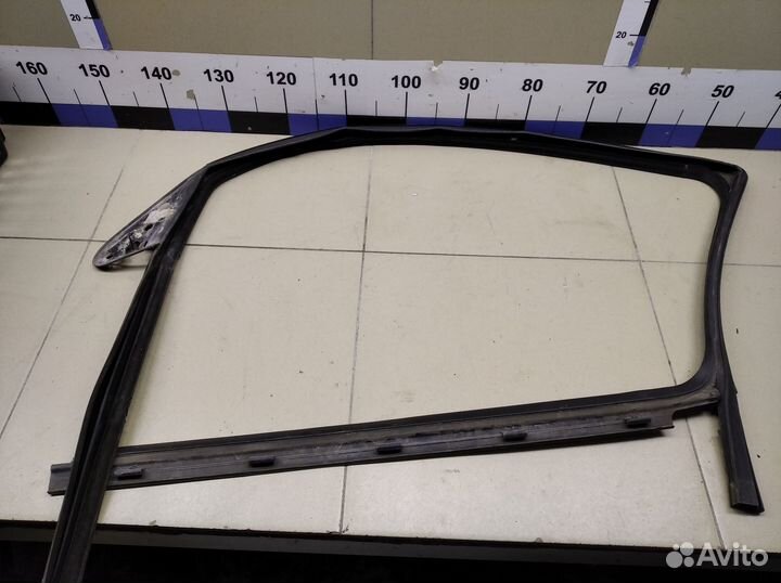 Накладка стекла переднего левого Octavia (A5 1Z) 2