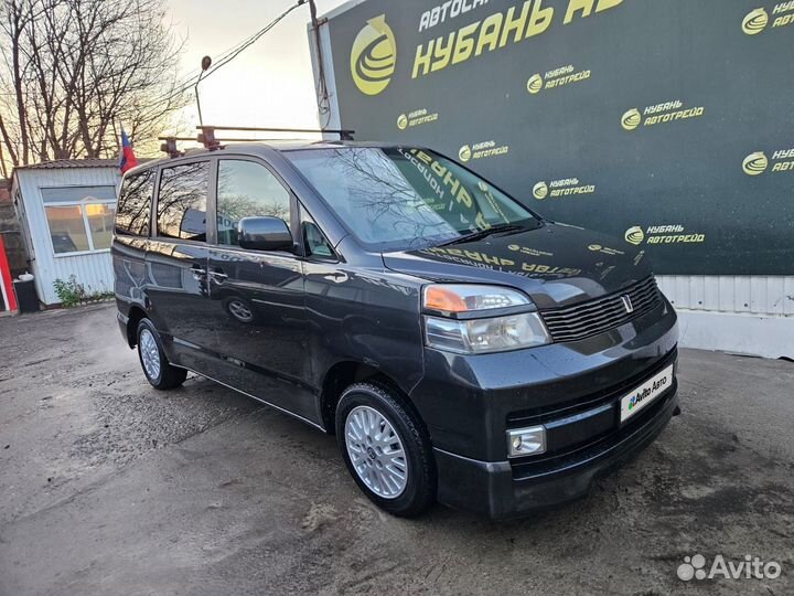Toyota Voxy 2.0 AT, 2002, 390 000 км