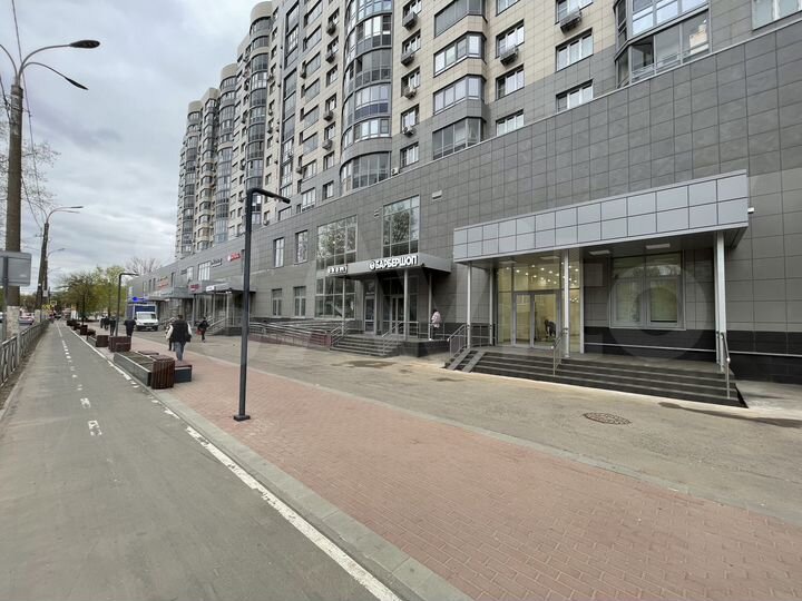 Аренда в центре города, в торговом центре, 93 м²