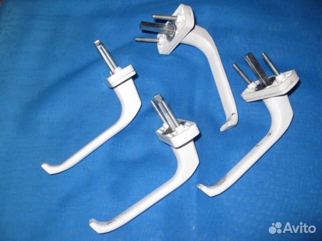 Остатки ремонта: оконные ручки