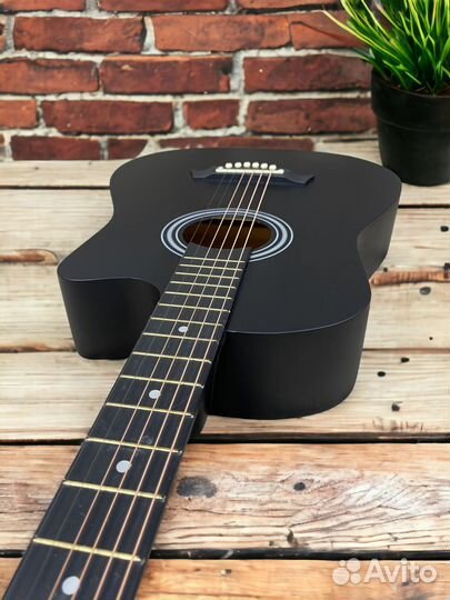 Акустическая гитара на подарок