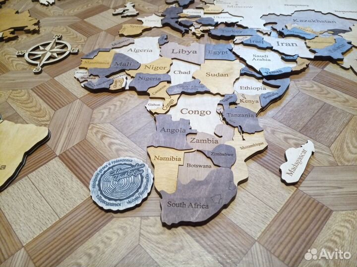 Карта мира из дерева