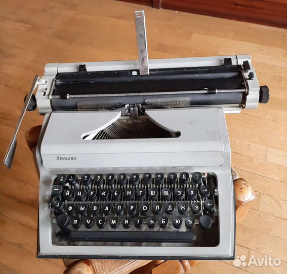 Печатная пишущая машинка 