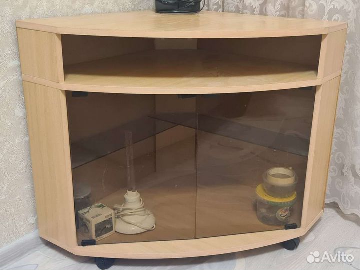Тумба под телевизор угловая