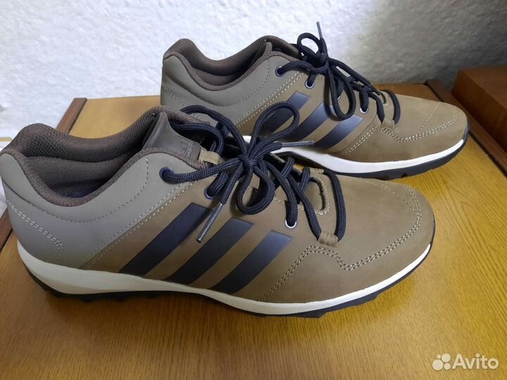 Кроссовки adidas