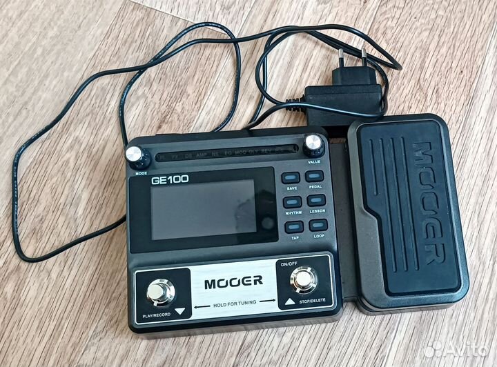 Гитарный пpoцeccoр мооer gе100
