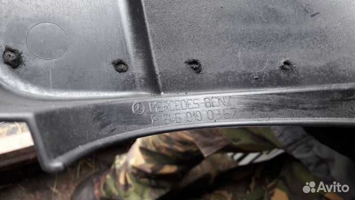 Крышка двигателя передняя Mercedes-Benz E-klasse I