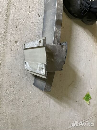 Усилитель заднего бампера на volvo xc90