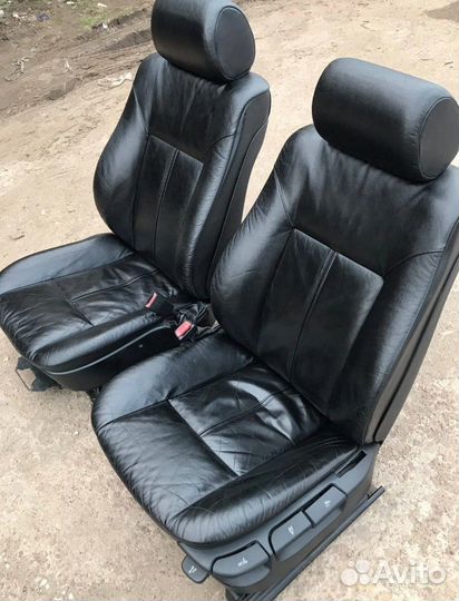 Сиденья передние BMW 5e39 механика