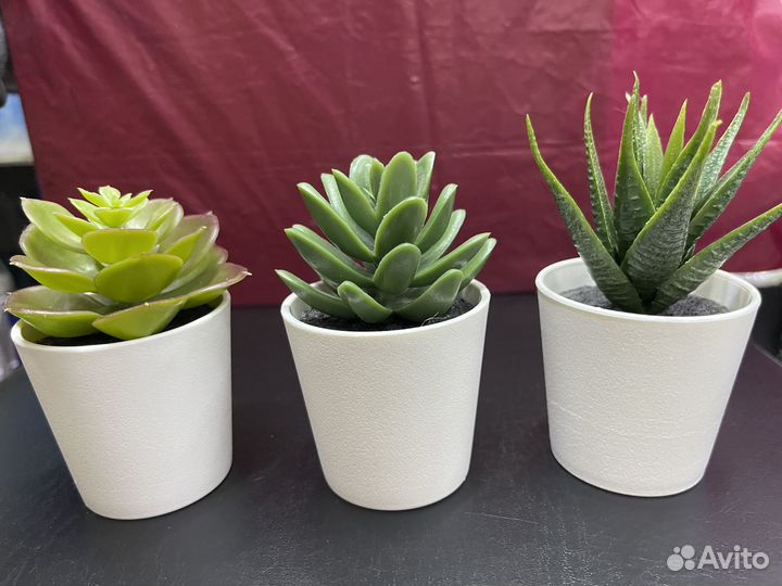 Искусственные цветы в горшках