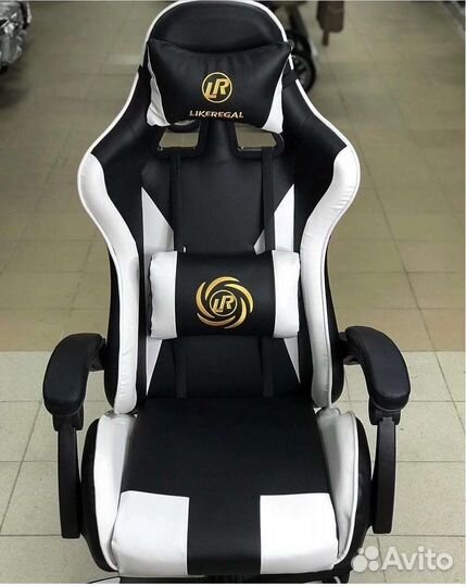 Компьютерное игровое геймерское кресло