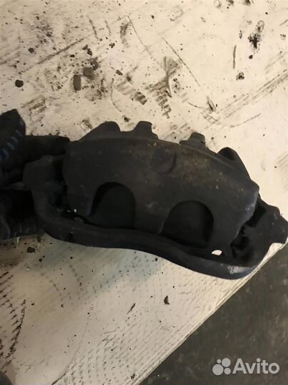 Суппорт передний левый Land Rover Range Rover Spo