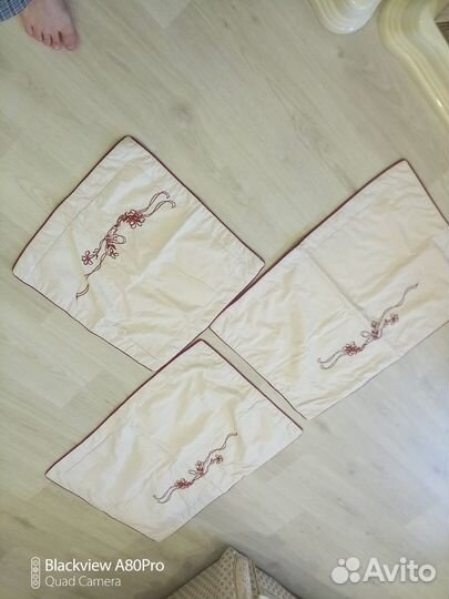 Покрывало с наволочками на кровать