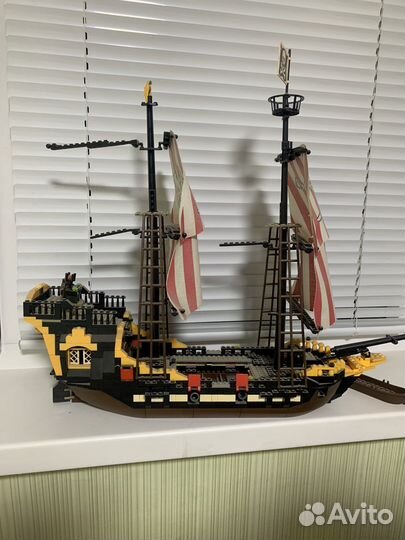 Lego пиратский корабль
