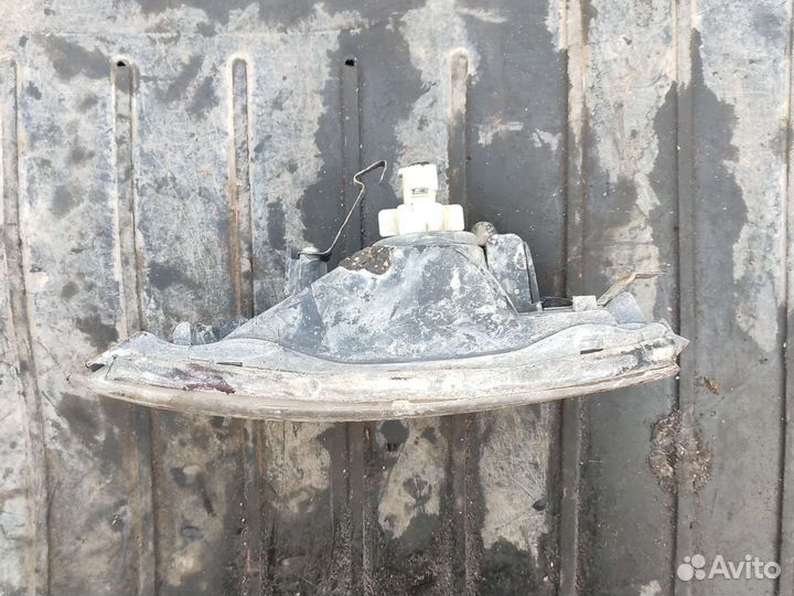 Правый поворотник Митсубиси Галант 7