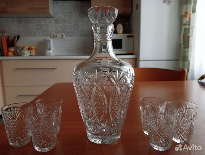 Графин с рюмками