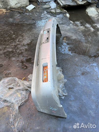 Бампер передний Nissan Prairie M11