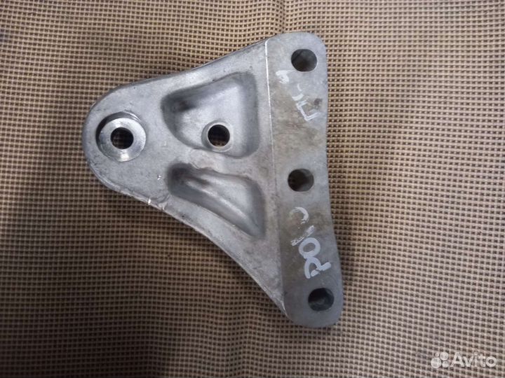 Фольксваген поло кронштейн опоры двигателя