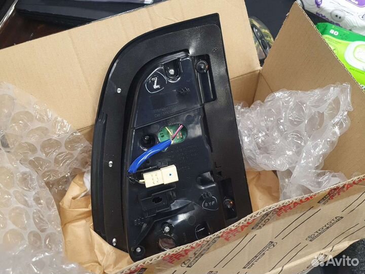 Задний правый фонарь Lexus LX470