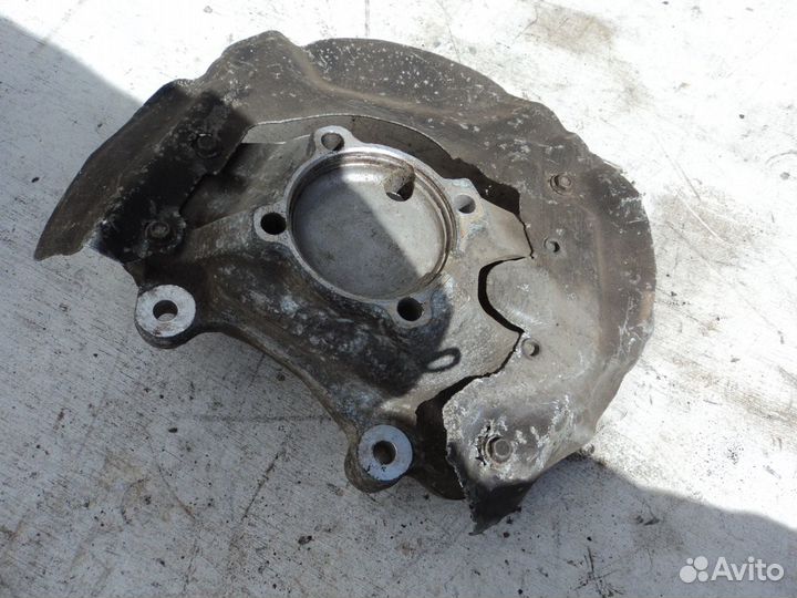 Кулак поворотный передний правый BMW E63 E 63