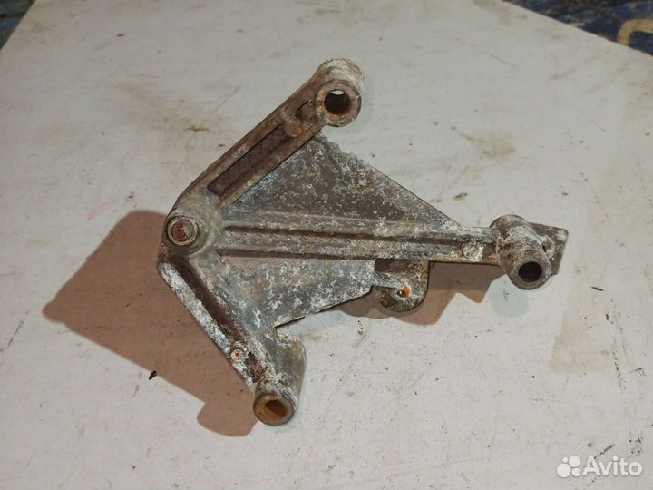 Кронштейн подушки кпп renault logan duster