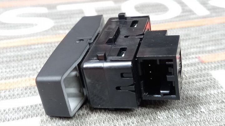 Кнопка центрального замка задняя правая Volkswagen