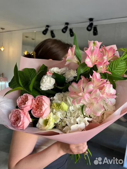 Букет из фермерских цветов с гортензией