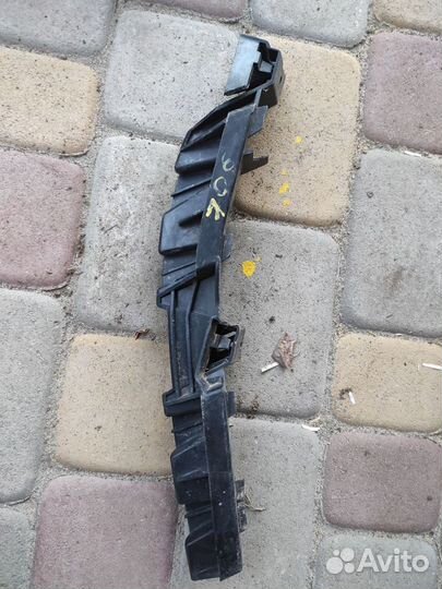 Mercedes W218 CLS Кронштейн переднего бампера