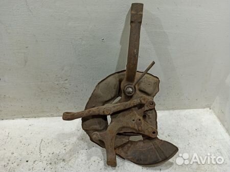 Кулак передний левый