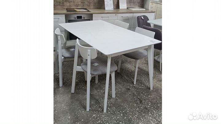 Белый комплект из массива дерева