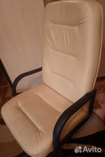 Офисное кожаное кресло бу