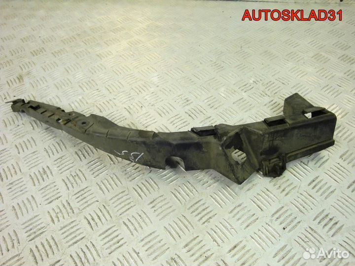 Направляющая перед. бампера Passat B5 3B0807050B