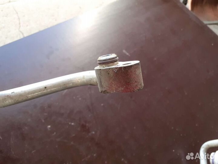 Трубка кондиционера Фольксваген Гольф 5 плюс