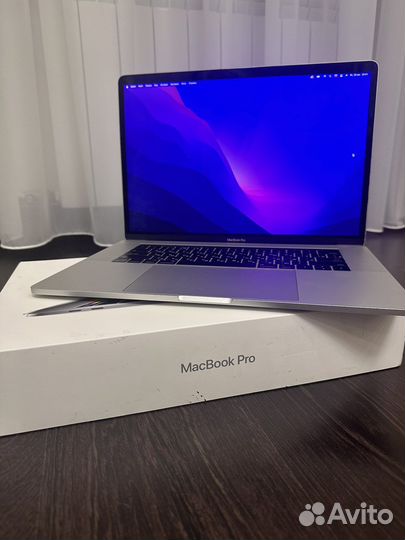 Apple MacBook Pro 15 2016 touch bar