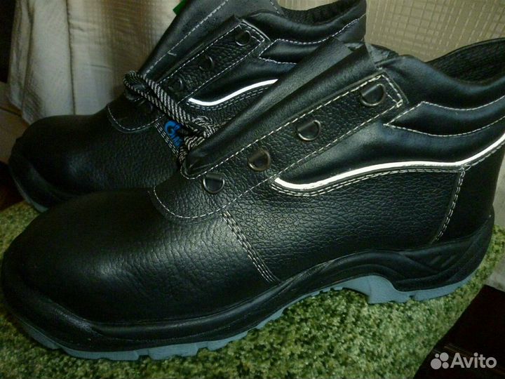Новые кожаные ботинки 45