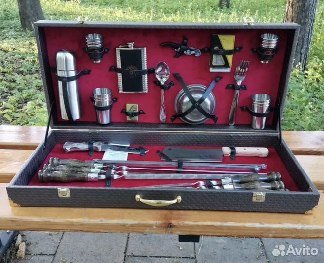 Набор шампуров в чемодане