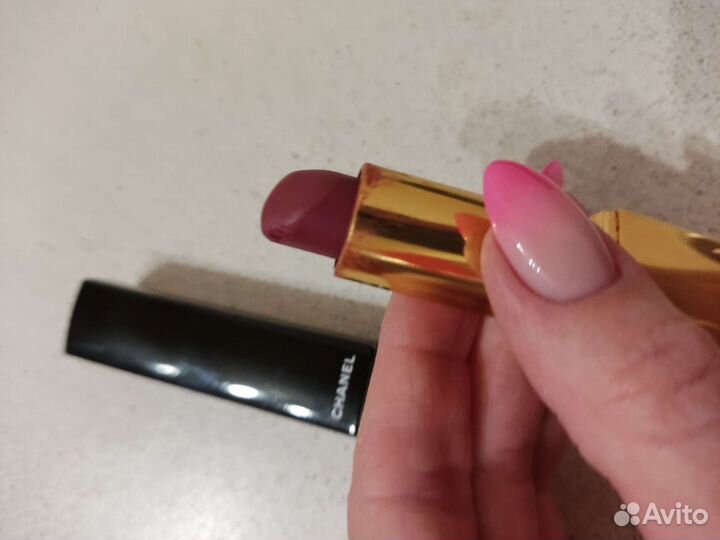 Помада Chanel allure velvet 47