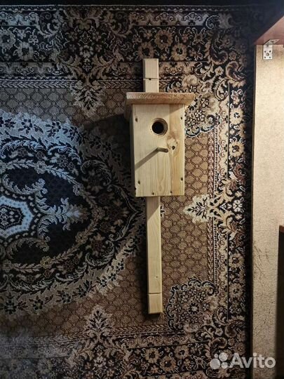 Кормушка и скворечник для птиц