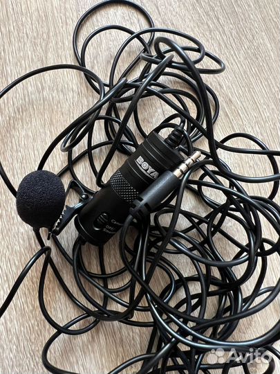 Петличный микрофон boya