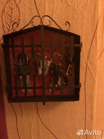 Ключница настенная металлическая
