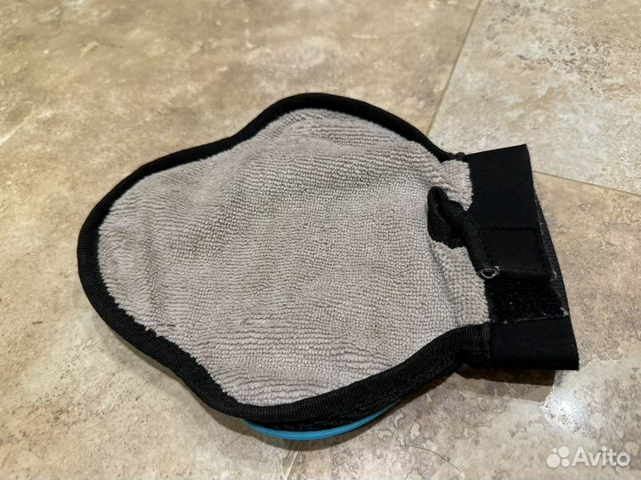 Рукавица силиконовая на руку для животных массаж