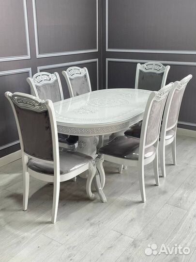 Стол со стульями
